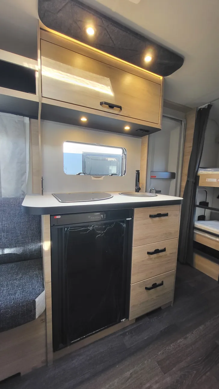 Fahrerhaus Weinsberg CaraOne 400 LK 3 x Pakete Auf. 1350 kg