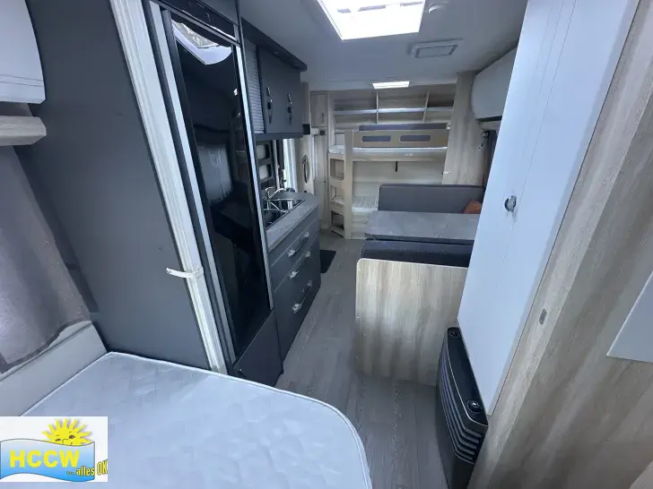 Sicht vorne-hinten Hobby De Luxe 540 KMFe Auflastung 1,8 t