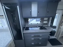 Küchen Hobby De Luxe 540 KMFe Auflastung 1,8 t