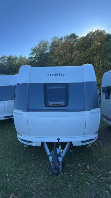 Frontal Vorne Hobby De Luxe 540 KMFe Auflastung 1,8 t