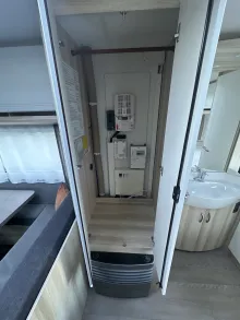 Kleiderschrank Hobby De Luxe 540 KMFe Auflastung 1,8 t