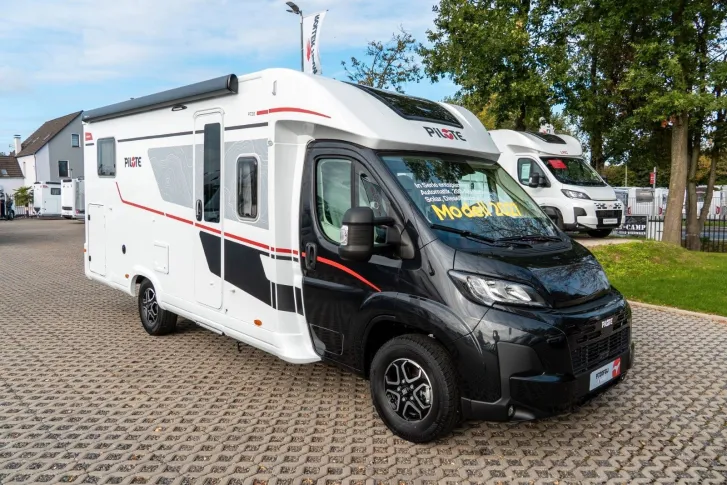 Fahrzeugbild Pilote P720FGJ Evidence *2027*Automatik*Lithium*Solar* #1
