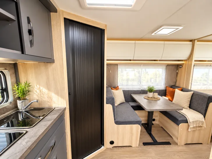 Fahrzeugbild Hobby De Luxe 460 SL 1500 kg Ambientebeleuchtung #9
