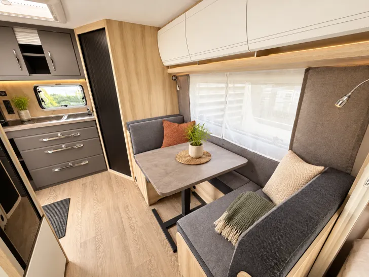 Fahrzeugbild Hobby De Luxe 460 SL 1500 kg Ambientebeleuchtung #16