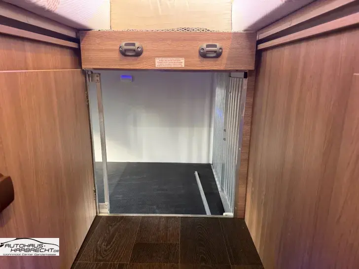 Fahrzeugbild Laika Kosmo 909-Aut-Solar-Luftfeder.-Backofen-Ahk #38