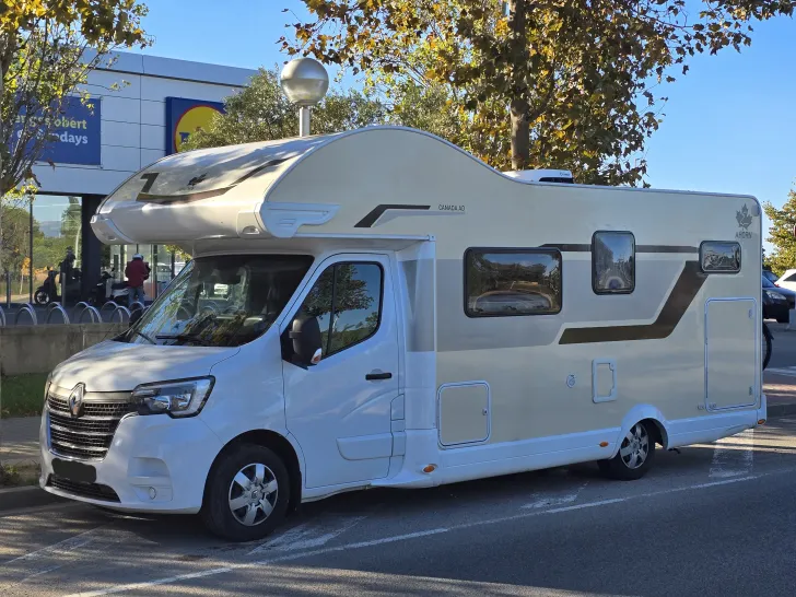 Grundriss Nacht Ahorn Camp Canada AD RENAULT Master Diesel Euro 6,