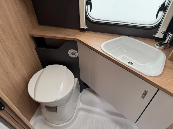 Fahrzeugbild Knaus Sport 460 EU *Glattblech*Rollbett* #16