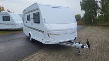 Frontal Vorne Weinsberg CaraOne 420 QD 3 x Pakete Auf. 1350 kg