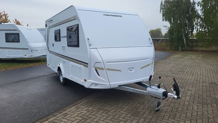 Frontal Vorne Weinsberg CaraOne 420 QD 3 x Pakete Auf. 1350 kg