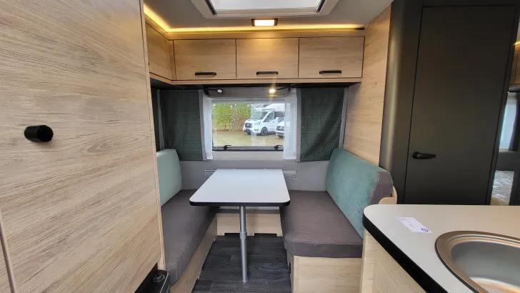 Weitere Sitzgruppe Weinsberg CaraOne 420 QD 3 x Pakete Auf. 1350 kg