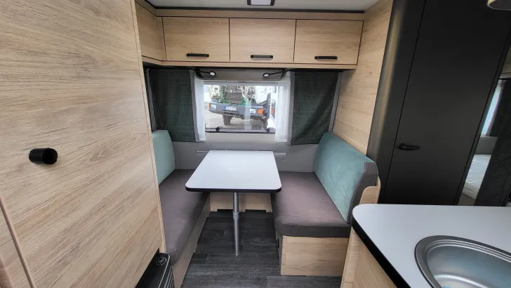 Sitzgruppe Weinsberg CaraOne 420 QD 3 x Pakete Auf. 1350 kg