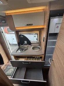 Fahrzeugbild Weinsberg CaraCompact EDITION PEPPER 640 MEG el. Stufe, Premiumtür #7