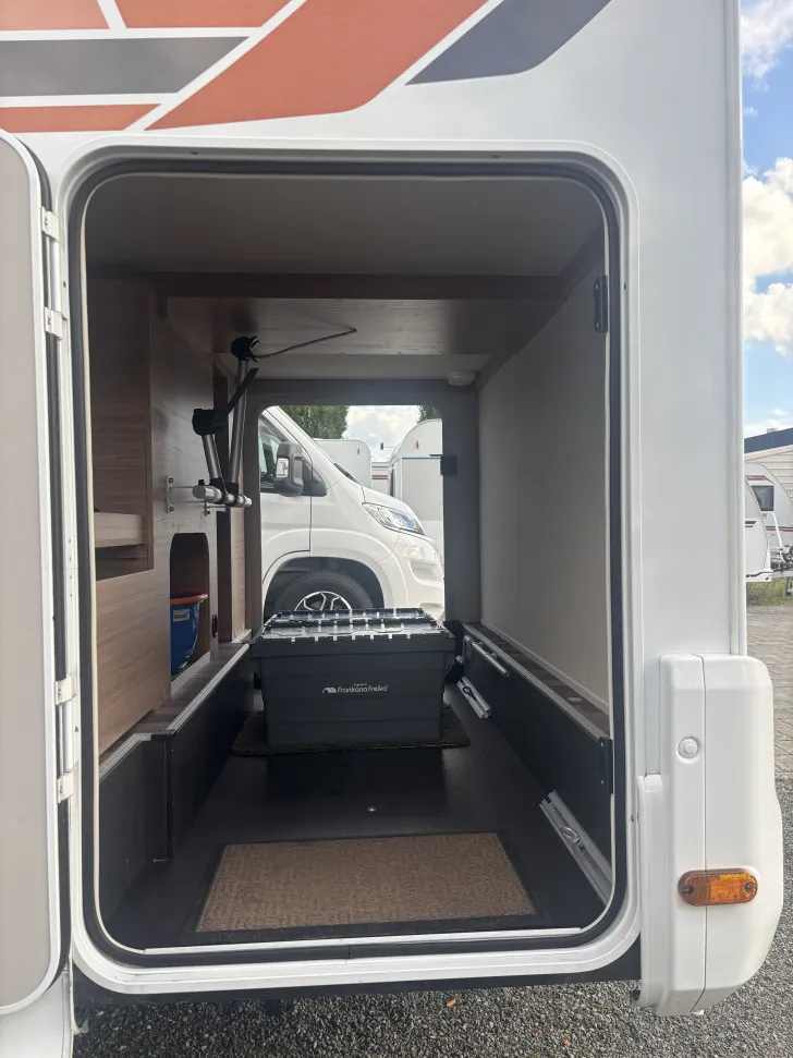 Fahrzeugbild Weinsberg CaraCompact EDITION PEPPER 640 MEG el. Stufe, Premiumtür #9