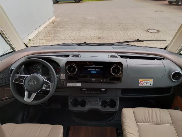Fahrzeugbild Carthago chic e-line I 50 LE DA aus Vermietflotte #8