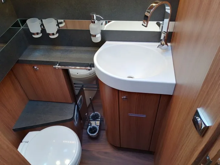 Fahrzeugbild Carthago chic e-line I 50 LE DA aus Vermietflotte #21