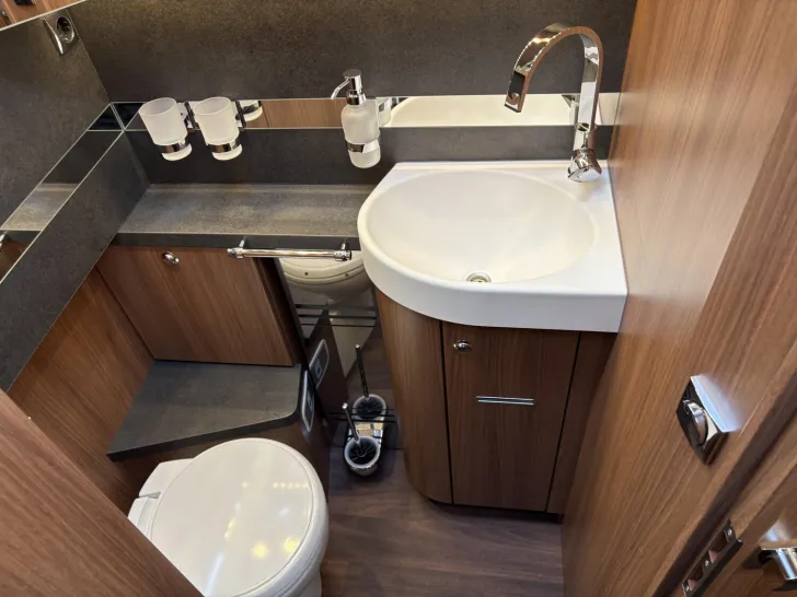 Fahrzeugbild Carthago chic e-line I 50 LE aus Vermietflotte #17