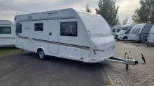 Frontal Vorne Weinsberg CaraOne 550 QDK 3 x Paket, Aufl. 1700kg