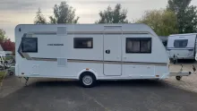 Schräg Vorne Weinsberg CaraOne 550 QDK 3 x Paket, Aufl. 1700kg