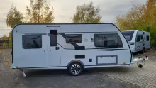 Seitlich Knaus Südwind 500 EU Black Selection