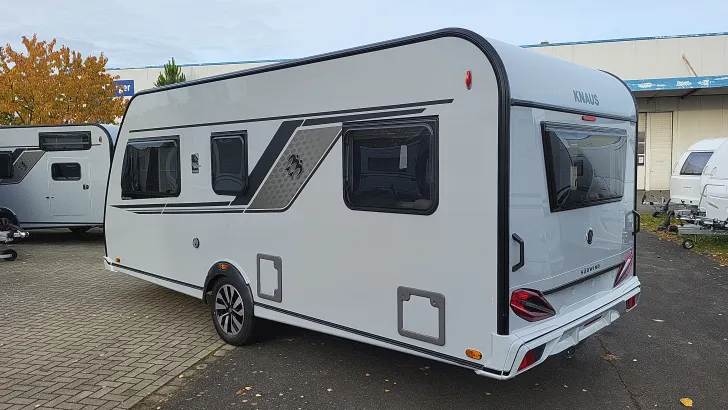 Frontal Hinten Knaus Südwind 500 EU Black Selection