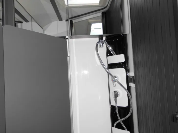 Fahrzeugbild Hobby De Luxe 460 SFf 2027 AUTARK-PAKET uvm. +++ #26