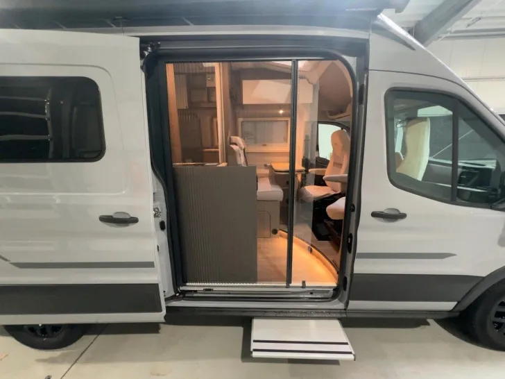 Fahrzeugbild LMC Innovan 590 / Euro 6/Navi/ Solar/Festbett #7