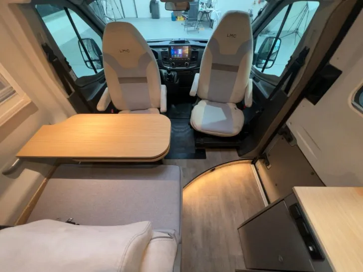 Fahrzeugbild LMC Innovan 590 / Euro 6/Navi/ Solar/Festbett #10
