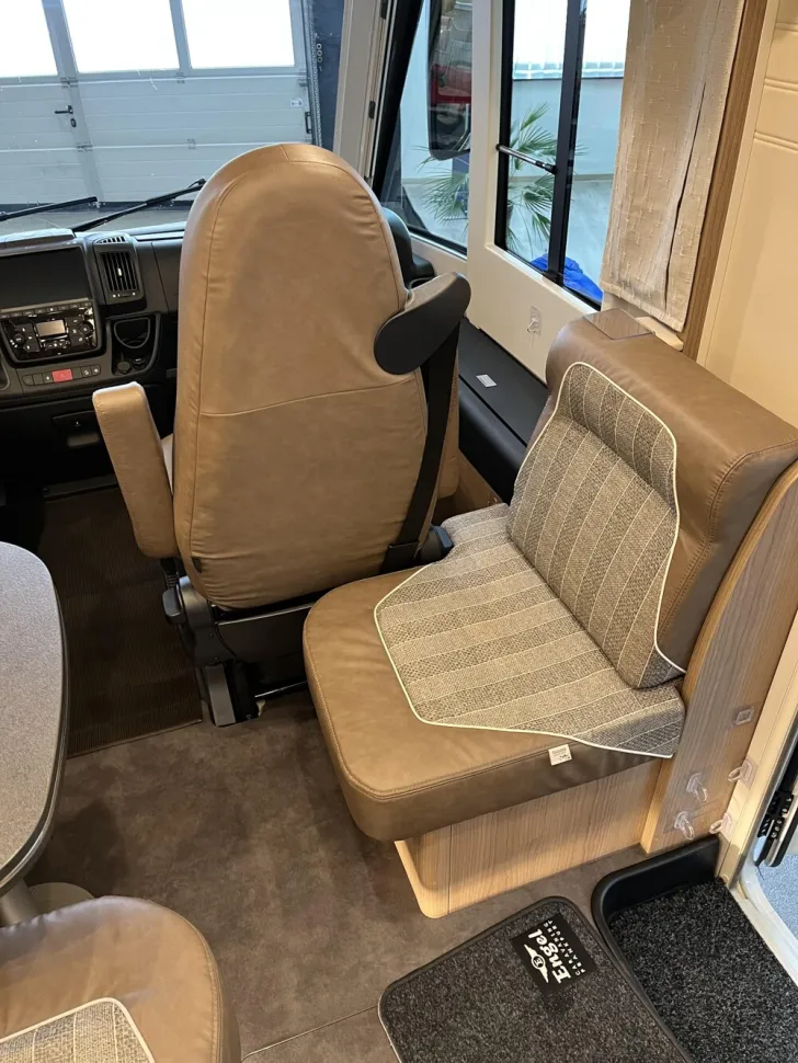 Fahrzeugbild Malibu I 440 LE #29
