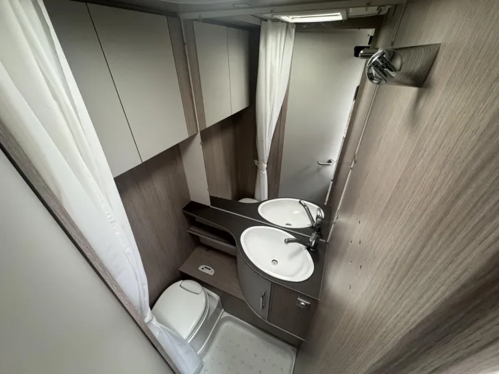 Fahrzeugbild Bürstner Premio 495 TK Stockbett/franz.Bett #11