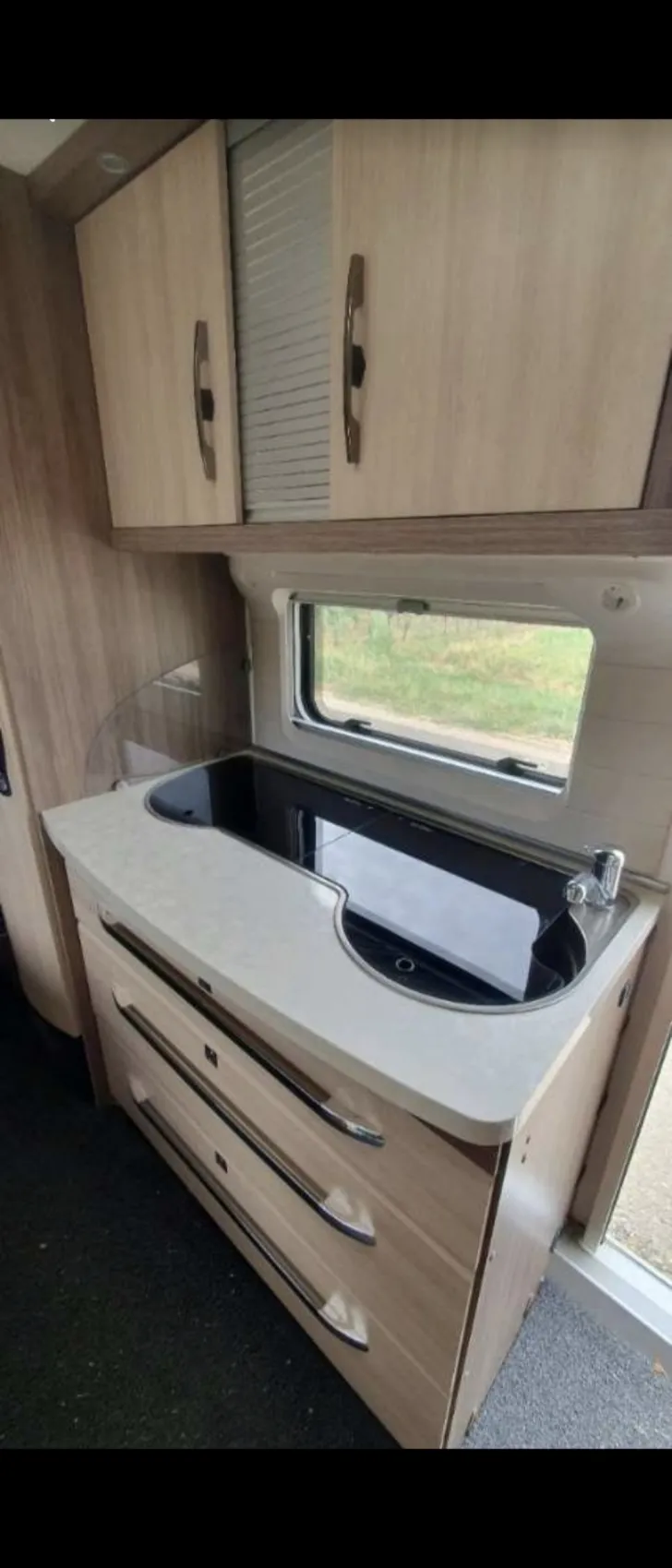 Fahrzeugbild Hobby DE LUXE EDITION 490 KMF Mover + Dachklima #5