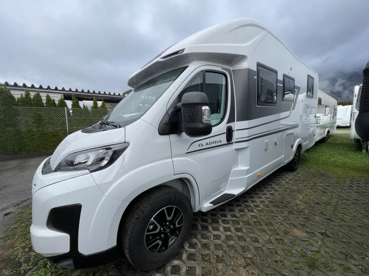 Fahrzeugbild Adria Matrix Axess 650 SL -Abverkaufstück mit Hubbett #6