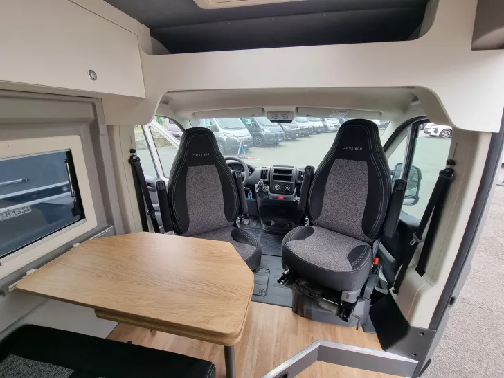 Fahrzeugbild Clever Drive 600, 165PS, Markise! #12