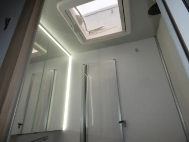Fahrzeugbild Frankia NEO MT 7 GDK BLACK LINE - Hubstützen, Sat-Twin uvm. #22