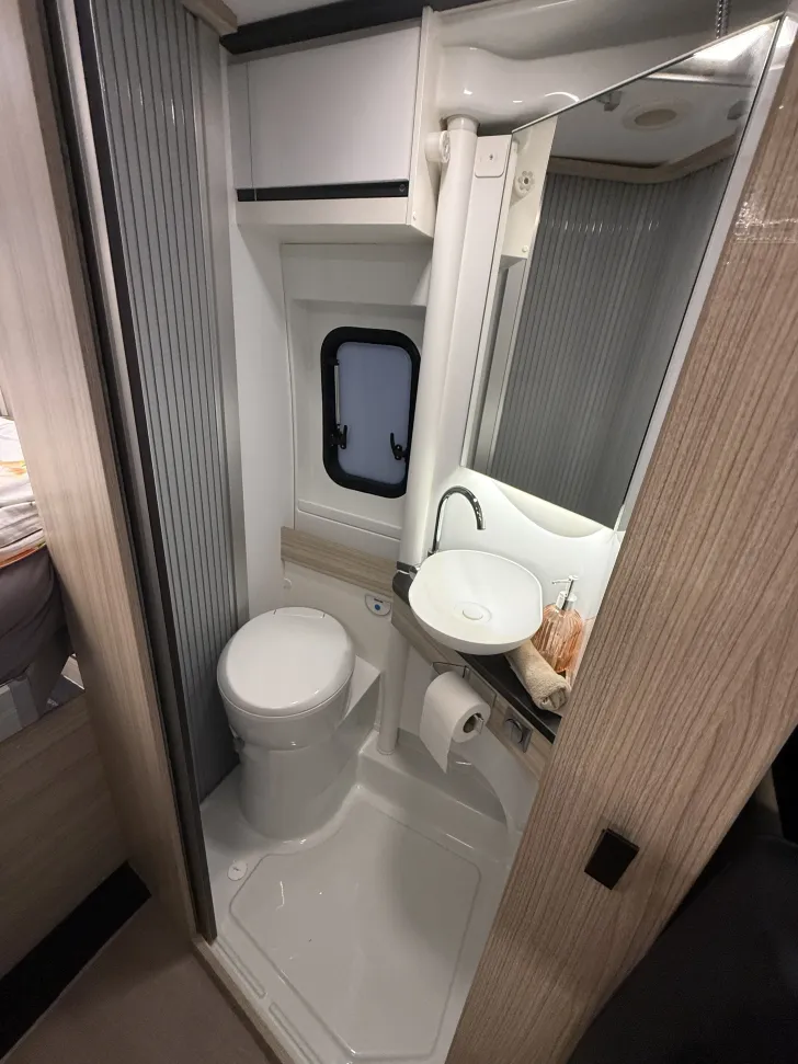 Fahrzeugbild Adria Twin Plus 640 SGX Automatik, 140PS #10