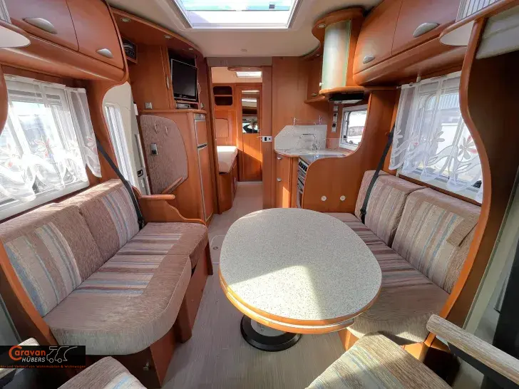 Fahrzeugbild Pilote Explorateur 715 #24