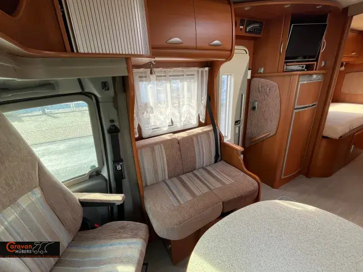 Fahrzeugbild Pilote Explorateur 715 #25