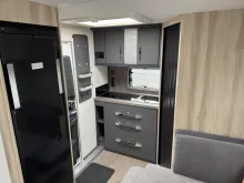 Fahrzeugbild Hobby De Luxe 460 SFf Modell 2027! 1500kg KingSizeBett #6