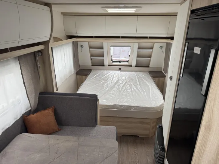 Fahrzeugbild Hobby De Luxe 460 SFf Modell 2027! 1500kg KingSizeBett #9