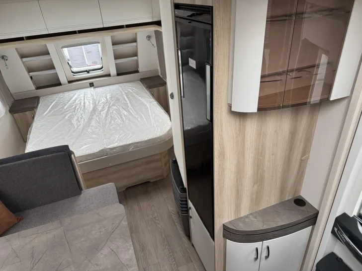 Fahrzeugbild Hobby De Luxe 460 SFf Modell 2027! 1500kg KingSizeBett #10