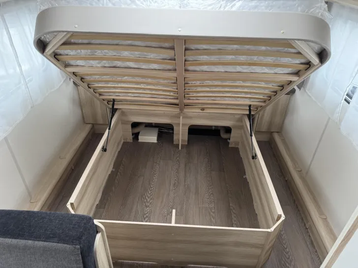 Fahrzeugbild Hobby De Luxe 460 SFf Modell 2027! 1500kg KingSizeBett #11
