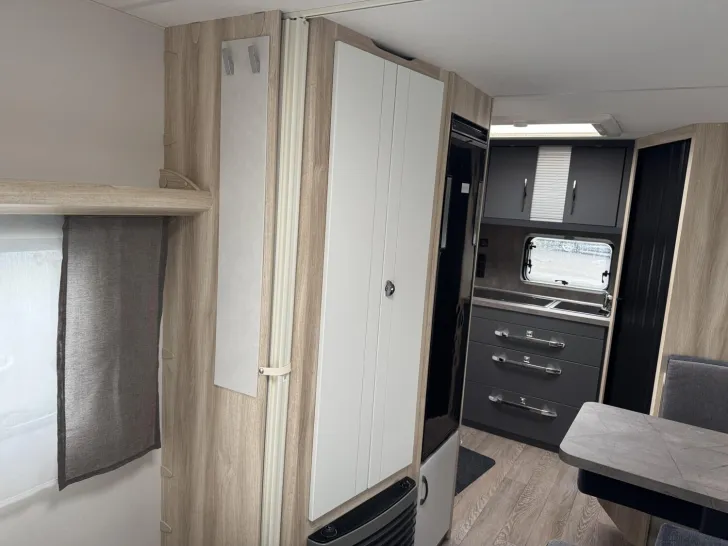 Fahrzeugbild Hobby De Luxe 460 SFf Modell 2027! 1500kg KingSizeBett #12