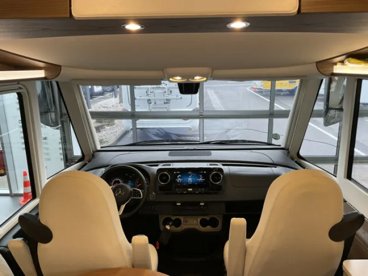 Fahrzeugbild Hymer B-ML 880 I / BML880 / hydr. Hubstützen / Solar #10
