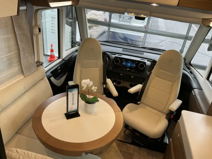 Fahrzeugbild Hymer B-ML 880 I / BML880 / hydr. Hubstützen / Solar #12