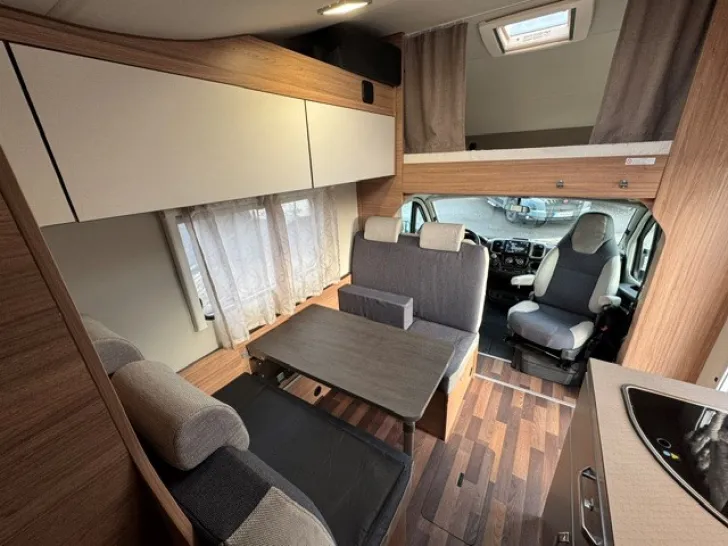 Fahrzeugbild Weinsberg CaraHome 650 DG 140 PS - 17.000 Km #12