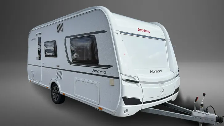 Schräg Vorne Dethleffs Nomad 490 EST