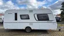 Seitlich Dethleffs Nomad 490 EST