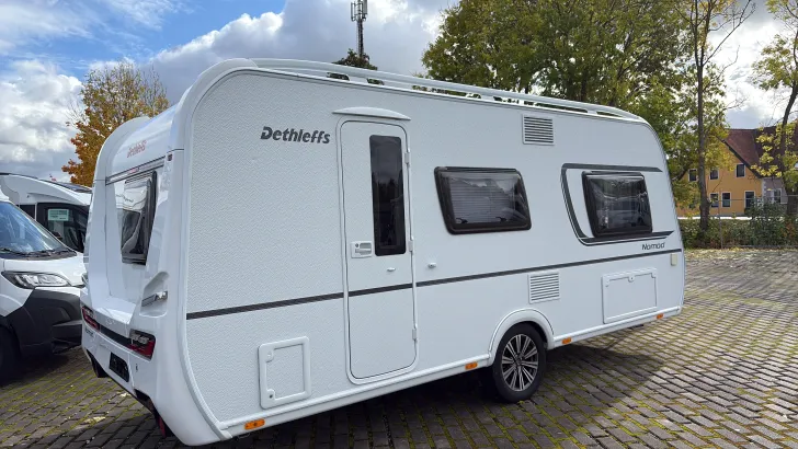 Schräg Hinten Dethleffs Nomad 490 EST