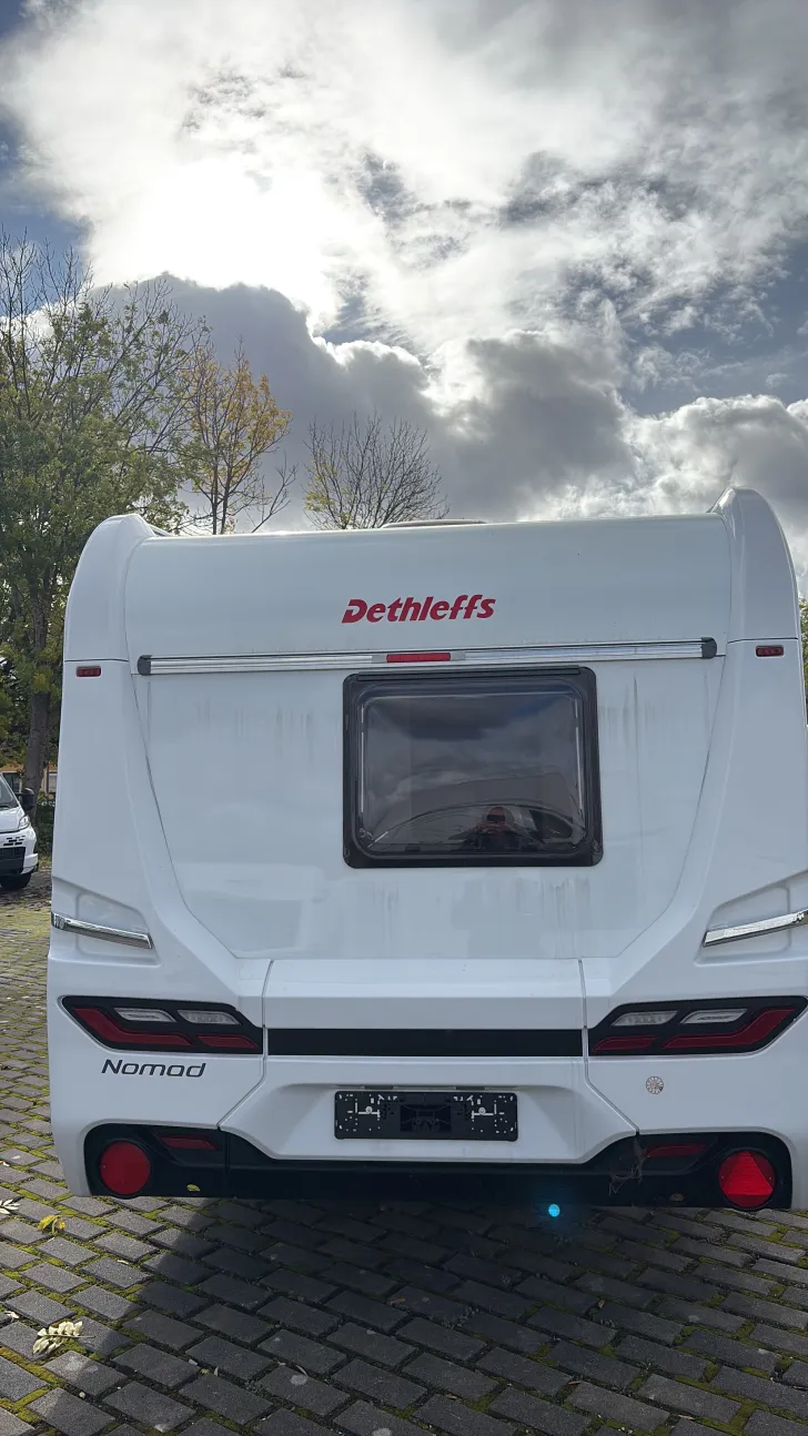 Frontal Hinten Dethleffs Nomad 490 EST