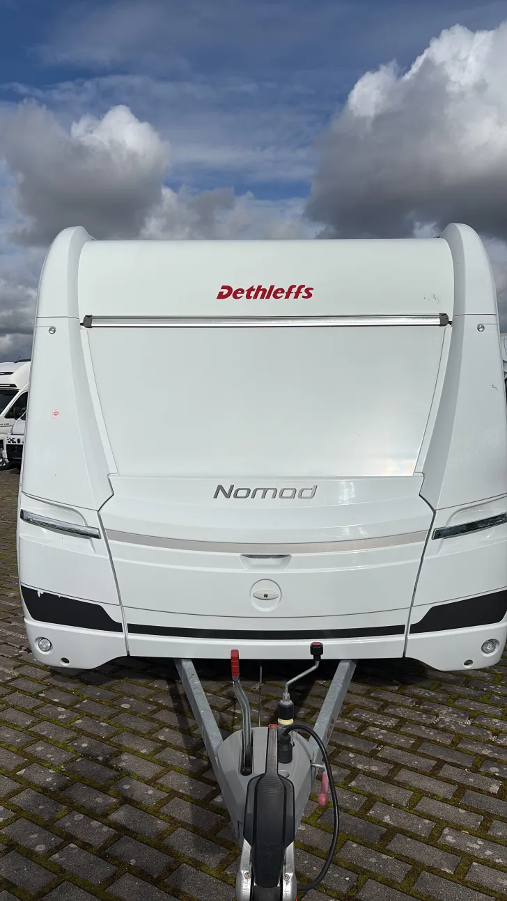 Frontal Vorne Dethleffs Nomad 490 EST