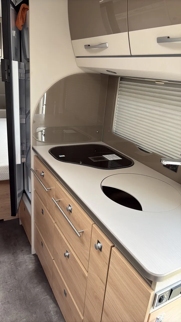 Küchen Dethleffs Nomad 490 EST
